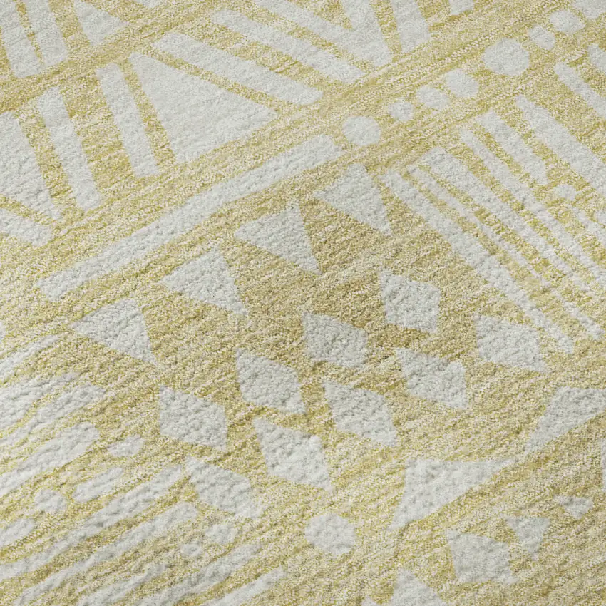 8' Wheat And Ivory Southwestern Washable Round Rug With UV Protection Photo 9