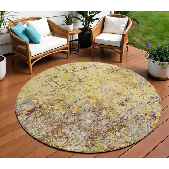 8' Wheat Gold And Gray Round Geometric Washable Indoor Outdoor Area Rug Photo 1