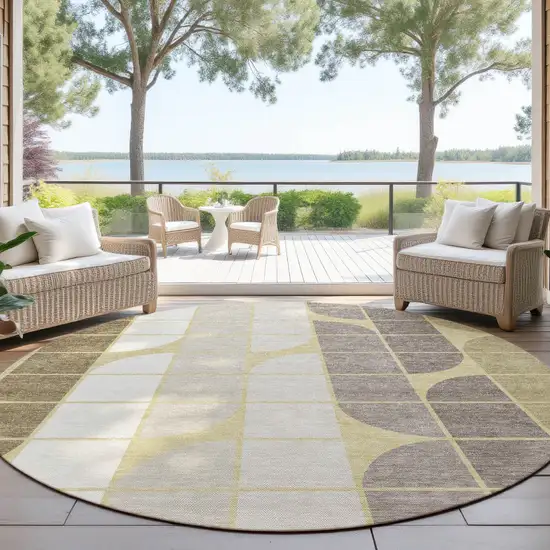 8' Wheat Ivory And Brown Round Geometric Washable Indoor Outdoor Area Rug Photo 4