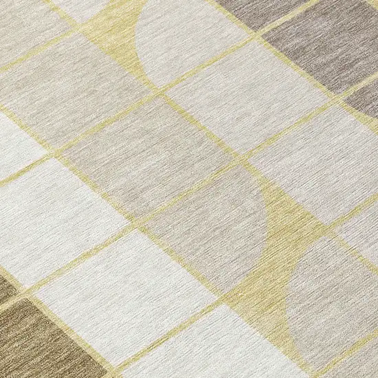 8' Wheat Ivory And Brown Round Geometric Washable Indoor Outdoor Area Rug Photo 9