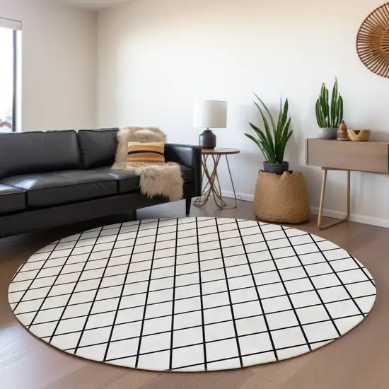 8' White And Black Geometric Washable Round Rug With UV Protection Photo 4