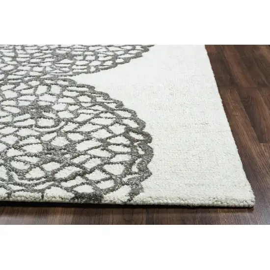 10' White And Ivory Wool Geometric Hand Tufted Round Rug Photo 5
