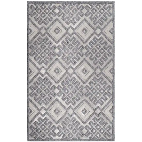 6' X 9' Cream Geometric Stain Resistant Non Skid Indoor Outdoor Area Rug Photo 1