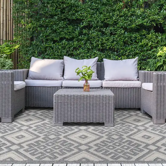 6' X 9' Cream Geometric Stain Resistant Non Skid Indoor Outdoor Area Rug Photo 6