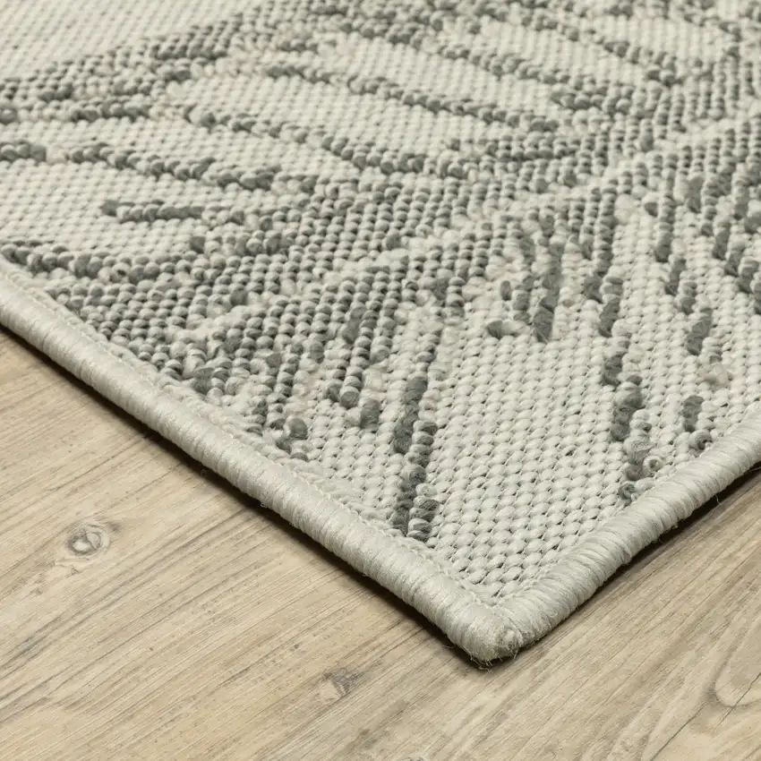 2' X 7' Floral Stain Resistant Indoor Outdoor Area Rug Photo 3