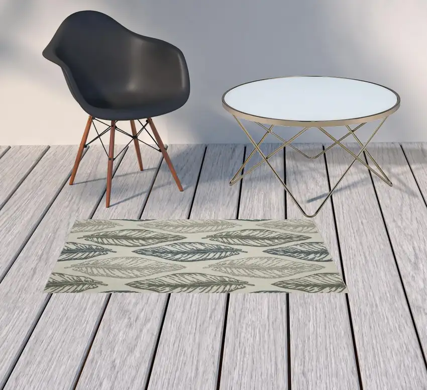 2' X 3' Floral Stain Resistant Indoor Outdoor Area Rug Photo 2
