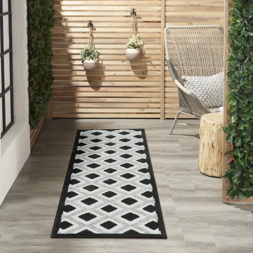 6' Black And White Indoor Outdoor Runner Rug Photo 8