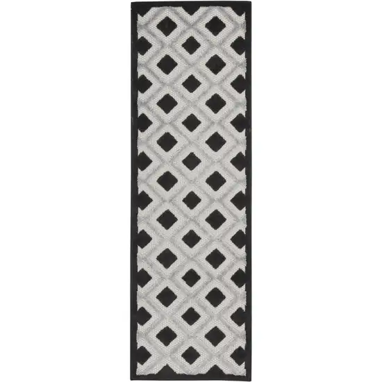 6' Black And White Indoor Outdoor Runner Rug Photo 1