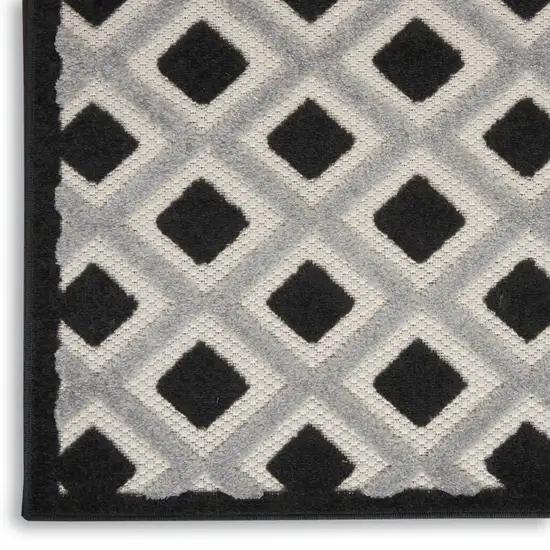 6' Black And White Indoor Outdoor Runner Rug Photo 4