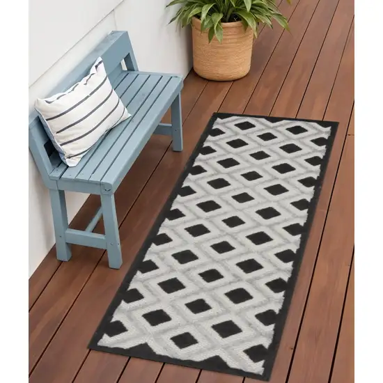 6' Black And White Indoor Outdoor Runner Rug Photo 1