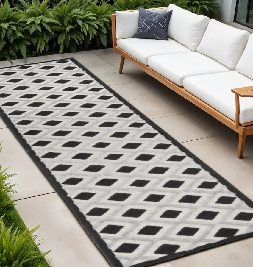 8' Black And White Indoor Outdoor Runner Rug Photo 2