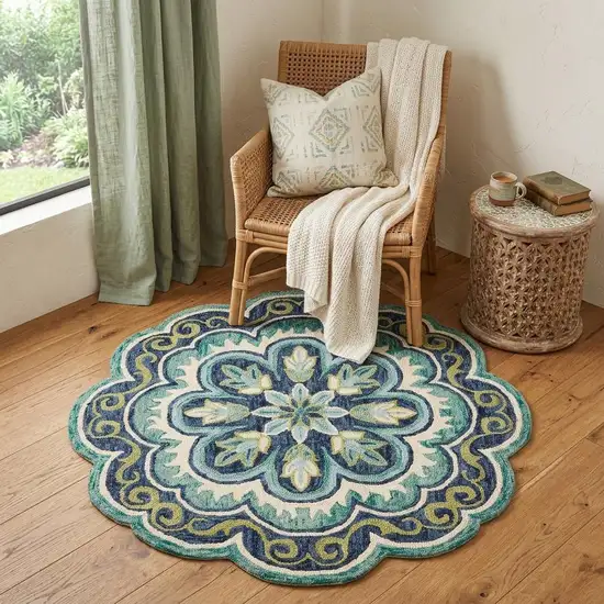 5' X 5' Green Round Wool Floral Hand Tufted Area Rug Photo 1