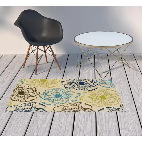 3' X 5' Ivory Floral Stain Resistant Indoor Outdoor Area Rug Photo 2
