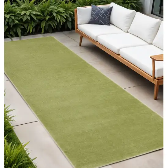 8' Green Indoor Outdoor Runner Rug Photo 2