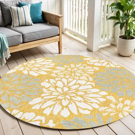 5' Yellow And Cream Round Floral Indoor Outdoor Area Rug Photo 1