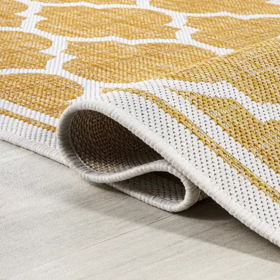5' Yellow And Cream Round Geometric Indoor Outdoor Area Rug Photo 9