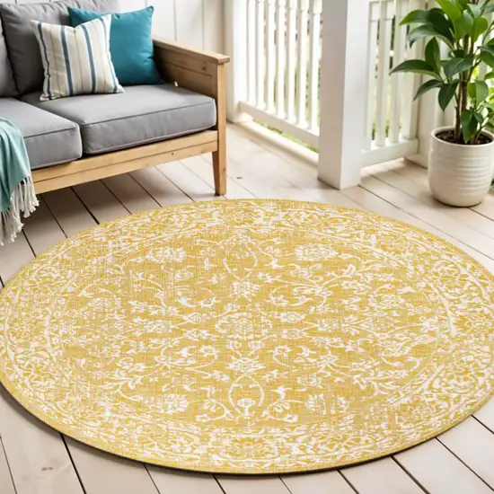 5' Yellow And Cream Round Medallion Indoor Outdoor Area Rug Photo 1