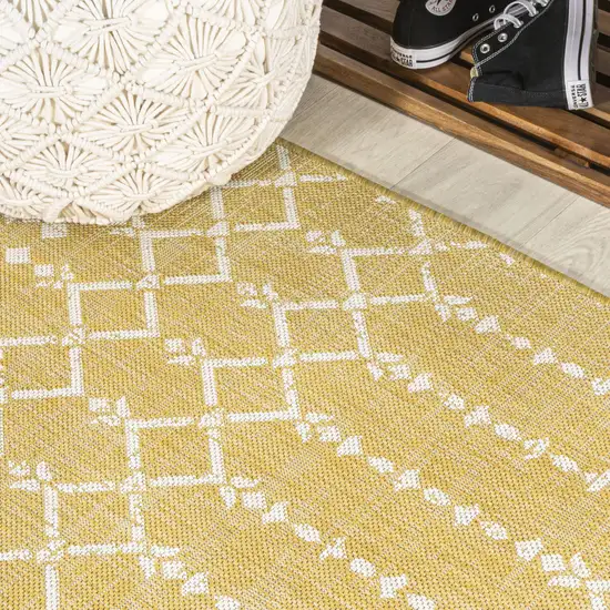 5' Yellow And Cream Round Trellis Indoor Outdoor Area Rug Photo 6