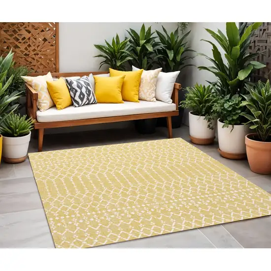 5' Yellow And Cream Square Trellis Indoor Outdoor Area Rug Photo 1