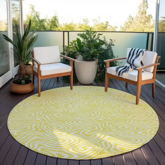 8' Yellow And Ivory Round Abstract Washable Indoor Outdoor Area Rug Photo 7