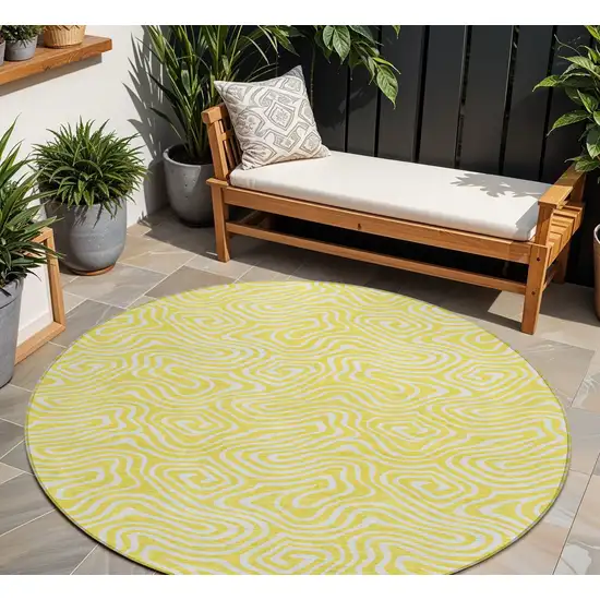 8' Yellow And Ivory Round Abstract Washable Indoor Outdoor Area Rug Photo 1