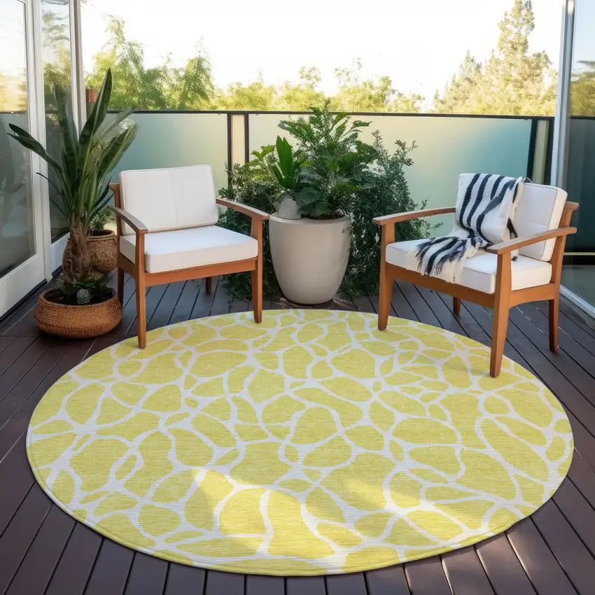 8' Yellow And Ivory Round Geometric Washable Indoor Outdoor Area Rug Photo 6