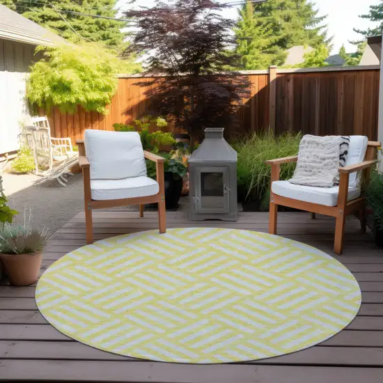 8' Yellow And Ivory Round Geometric Washable Indoor Outdoor Area Rug Photo 6