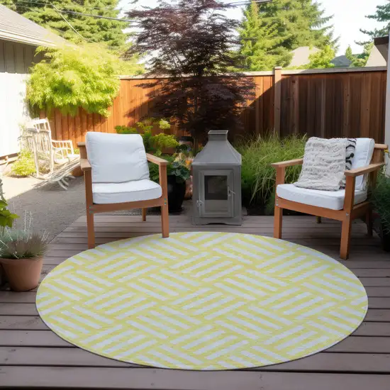 8' Yellow And Ivory Round Geometric Washable Indoor Outdoor Area Rug Photo 6