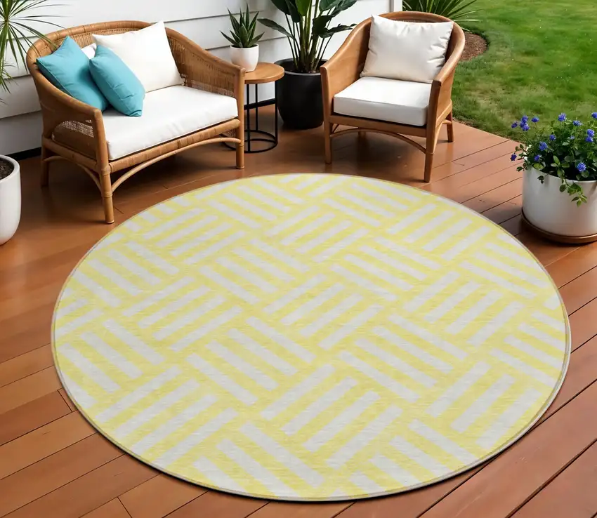 8' Yellow And Ivory Round Geometric Washable Indoor Outdoor Area Rug Photo 1