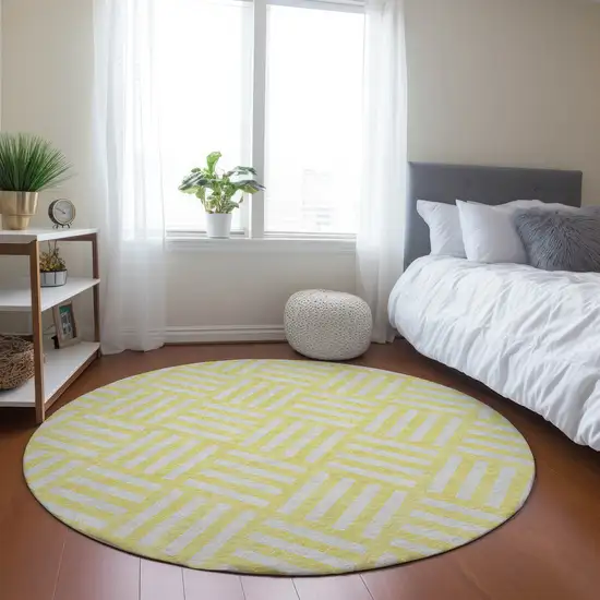 8' Yellow And Ivory Round Geometric Washable Indoor Outdoor Area Rug Photo 7