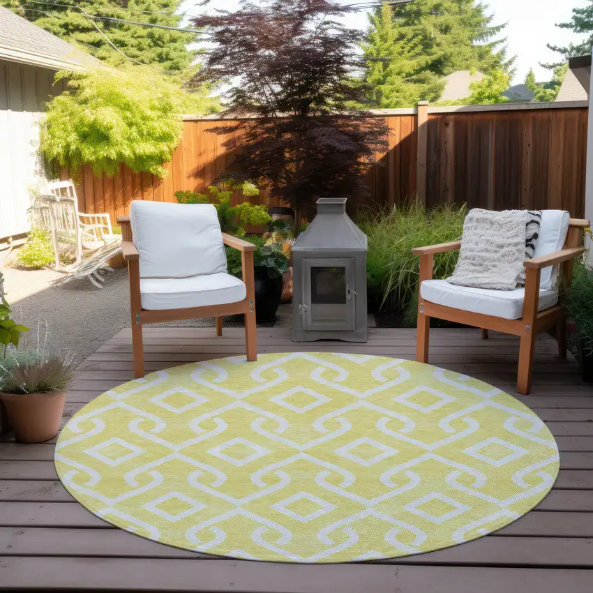8' Yellow And Ivory Round Geometric Washable Indoor Outdoor Area Rug Photo 5