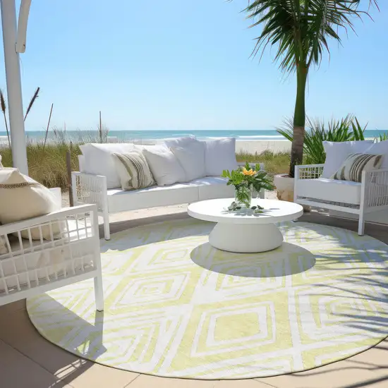 8' Yellow And Ivory Round Geometric Washable Indoor Outdoor Area Rug Photo 7