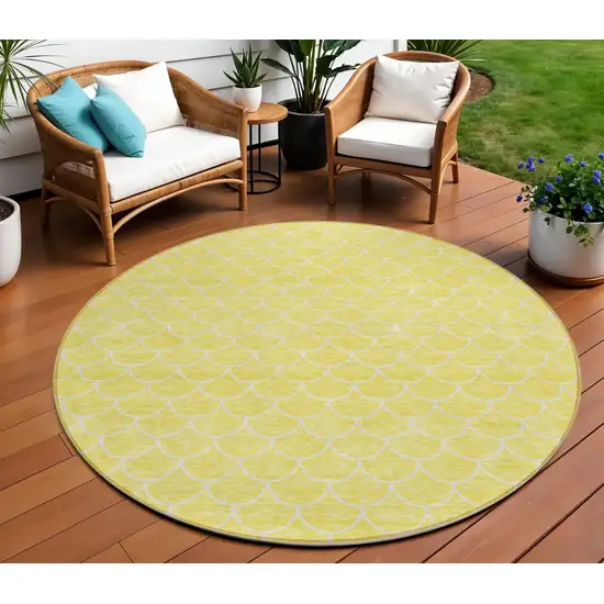 8' Yellow And Ivory Round Geometric Washable Indoor Outdoor Area Rug Photo 1