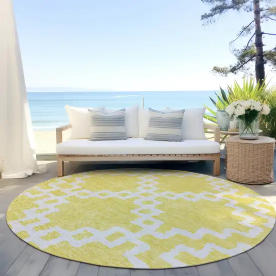 8' Yellow And Ivory Round Geometric Washable Indoor Outdoor Area Rug Photo 7