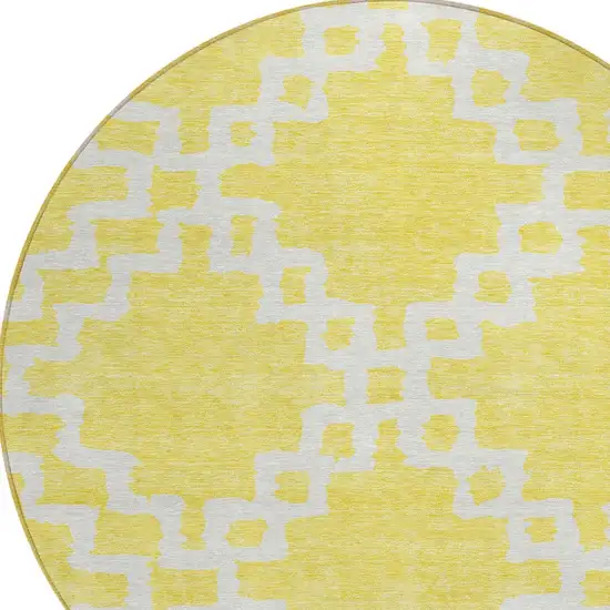 8' Yellow And Ivory Round Geometric Washable Indoor Outdoor Area Rug Photo 5