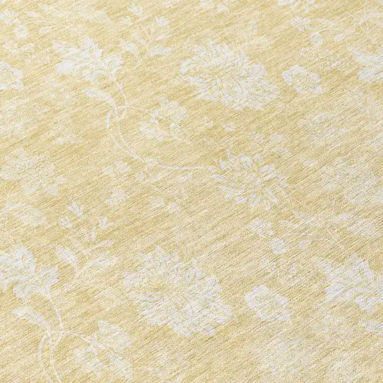 8' Yellow Wheat And Ivory Round Floral Washable Indoor Outdoor Area Rug Photo 8
