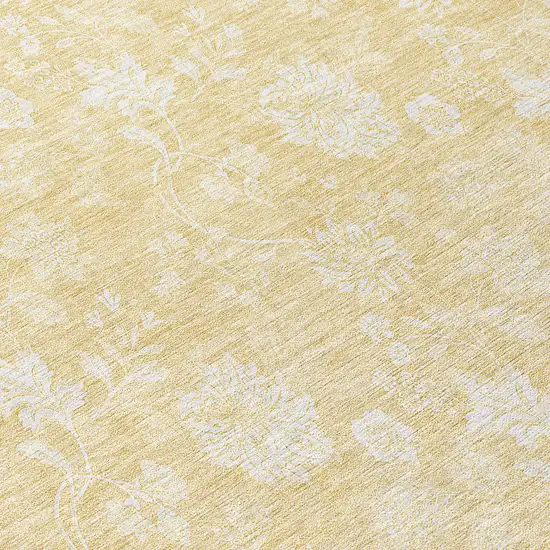 8' Yellow Wheat And Ivory Round Floral Washable Indoor Outdoor Area Rug Photo 8