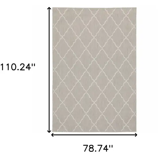 7'x9' Gray and Ivory Trellis Indoor Outdoor Area Rug Photo 11