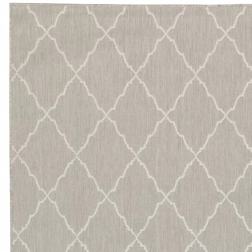 7'x9' Gray and Ivory Trellis Indoor Outdoor Area Rug Photo 9