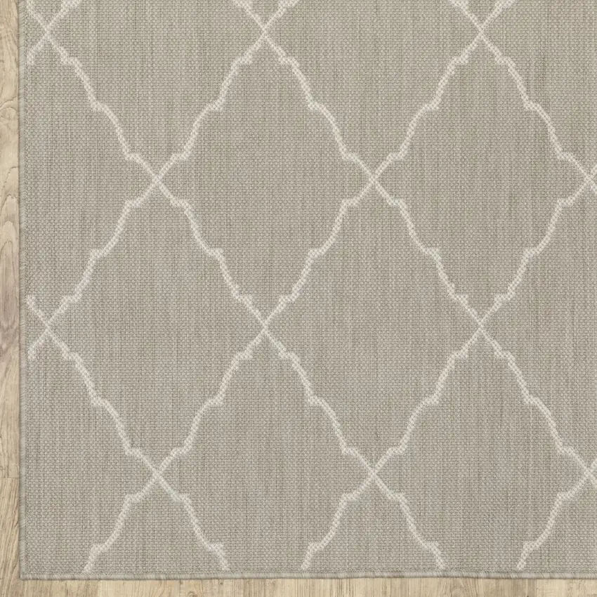 10'x13' Gray and Ivory Trellis Indoor Outdoor Area Rug Photo 2