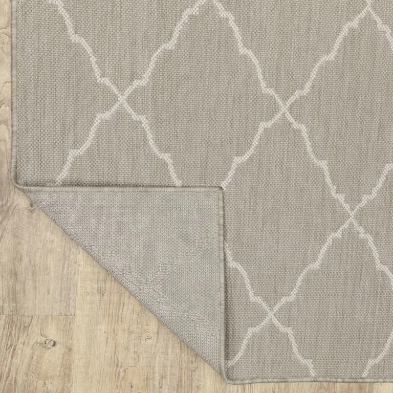 10'x13' Gray and Ivory Trellis Indoor Outdoor Area Rug Photo 3
