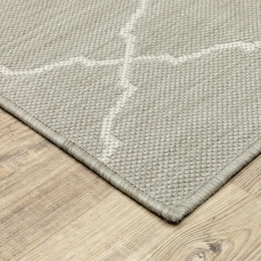10'x13' Gray and Ivory Trellis Indoor Outdoor Area Rug Photo 6