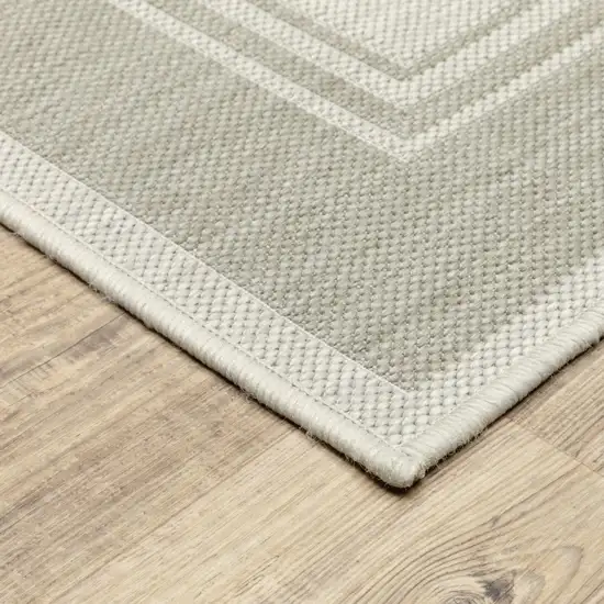 5'x7' Ivory and Gray Bordered Indoor Outdoor Area Rug Photo 7