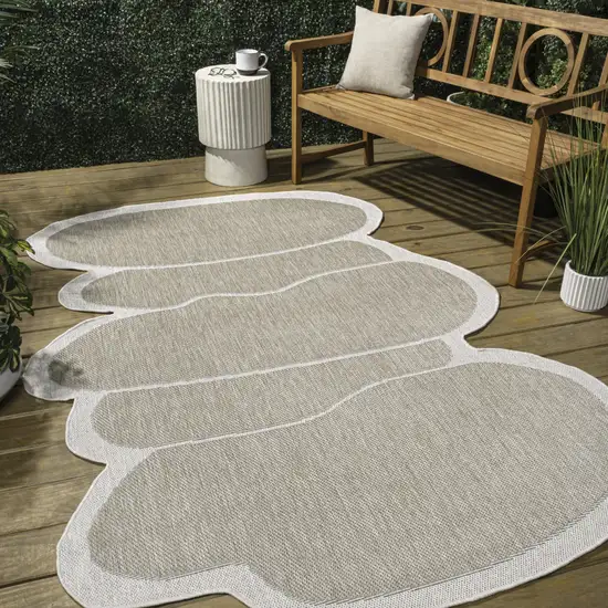 Beige And Cream Medallion Indoor Outdoor Area Rug Photo 8