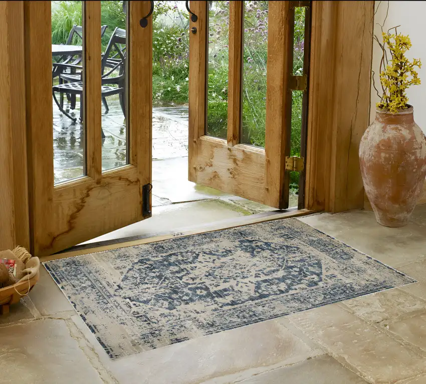 Ivory Oriental Area Rug Photo 1