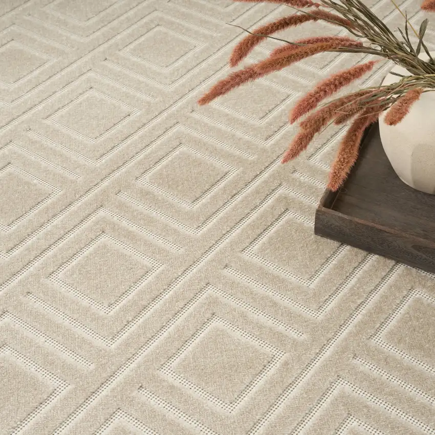 Beige Geometric Area Rug Photo 4