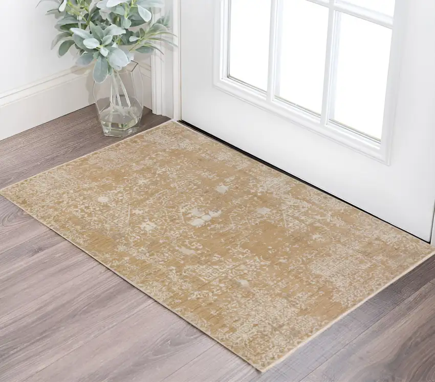 Beige Oriental Area Rug With Fringe Photo 1