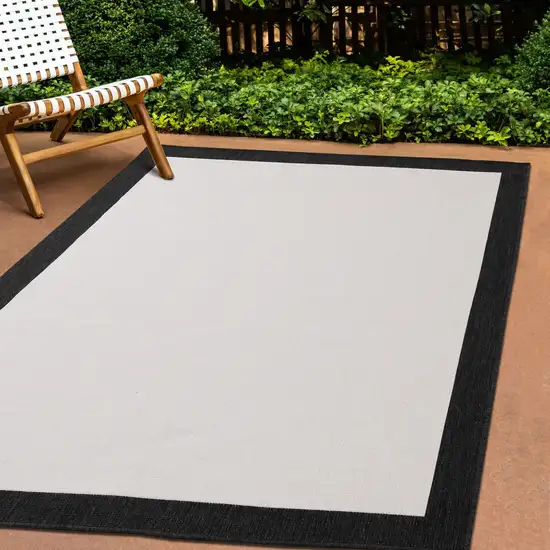 Black And Cream Area Rug Photo 1