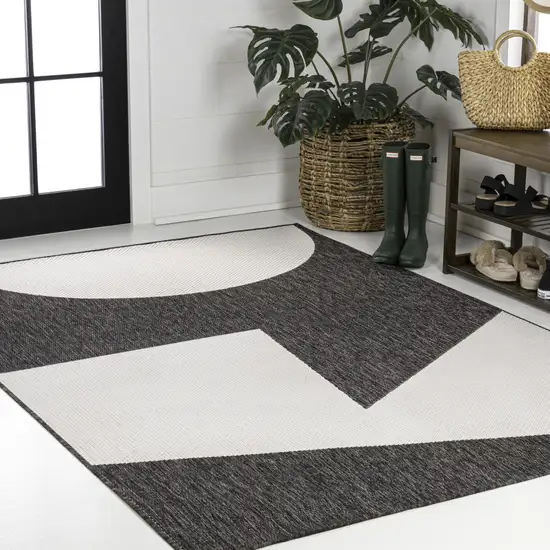 Black And Cream Geometric Indoor Outdoor Area Rug Photo 4
