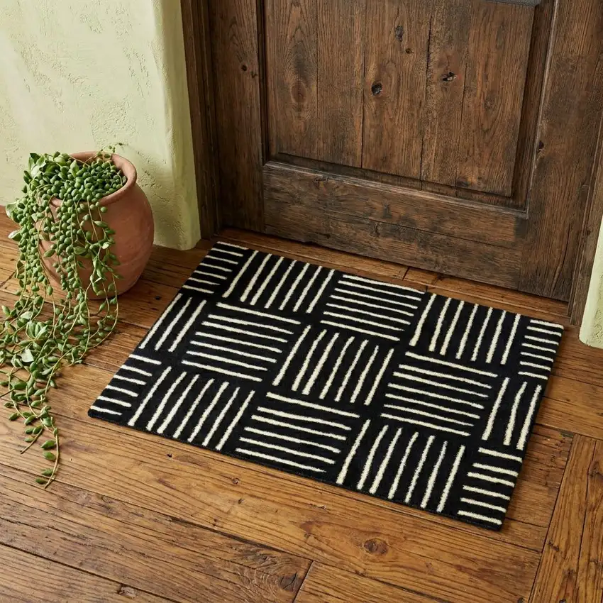 Black and Off White Abstract Machine Tufted Area Rug Photo 1